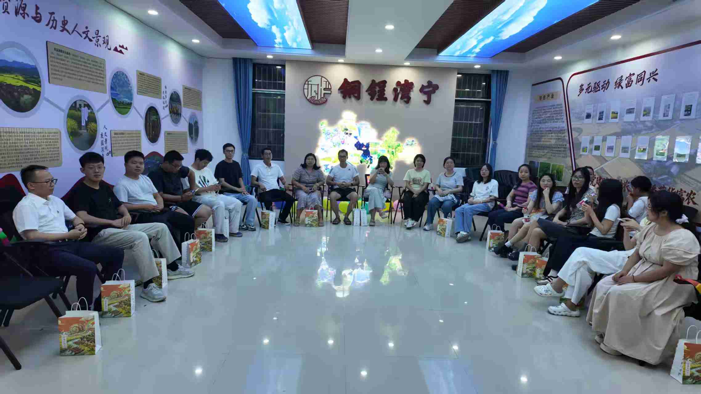 古韵乞巧聚青春 温情敬老暖民心 —— 中方县铜湾镇七夕敬老暖夕阳