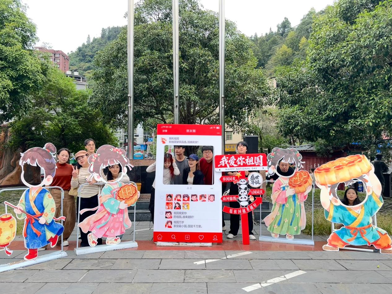 古阳镇红星社区开展中秋、国庆主题文明实践活动