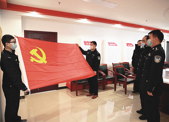 邵东2名公安民警“火线”入党