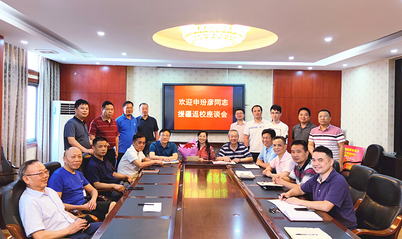 邵东一中教师申玢彦援疆归来