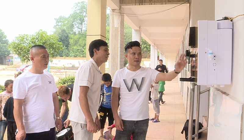 爱心企业捐赠净水器 助力贫困户健康饮水