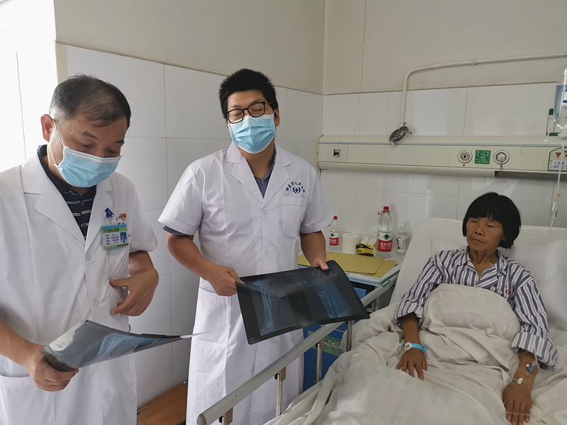 【决战决胜脱贫攻坚】邵东为10名贫困患者免费置换关节