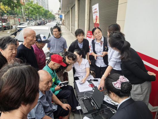 穿紫河街道：社保卡服务进社区