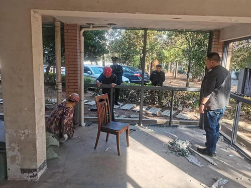 昭潭街道快速处置一起违建行为