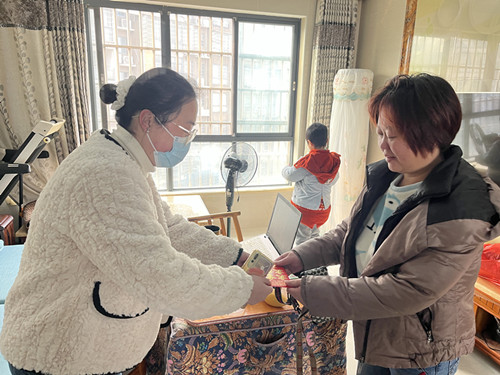 昭潭街道妇联开展关爱困境妇女儿童公益慰问