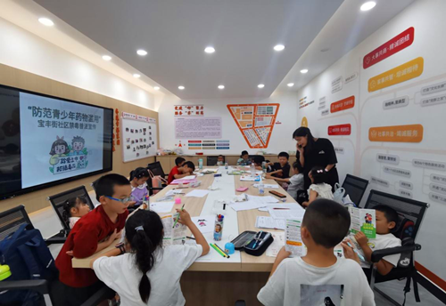 【平安雨湖】宝丰街社区携手湘潭市审计局 开展“防范青少年药物滥用”主题禁毒宣传