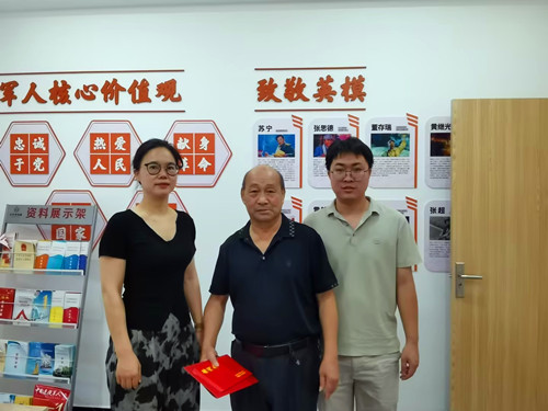 宝丰街社区：“八一”慰问显真情 殷殷关怀暖军心