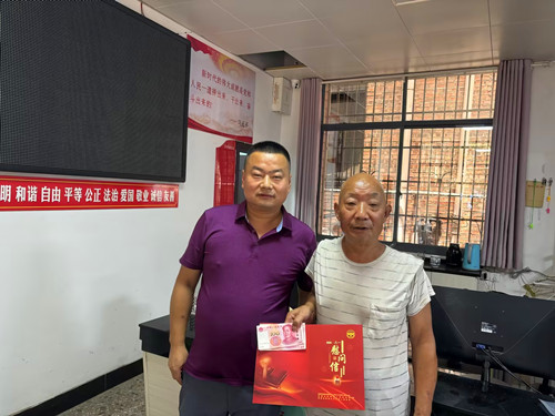 许家铺社区：“八一”走访送温暖 ，情暖退役军人心