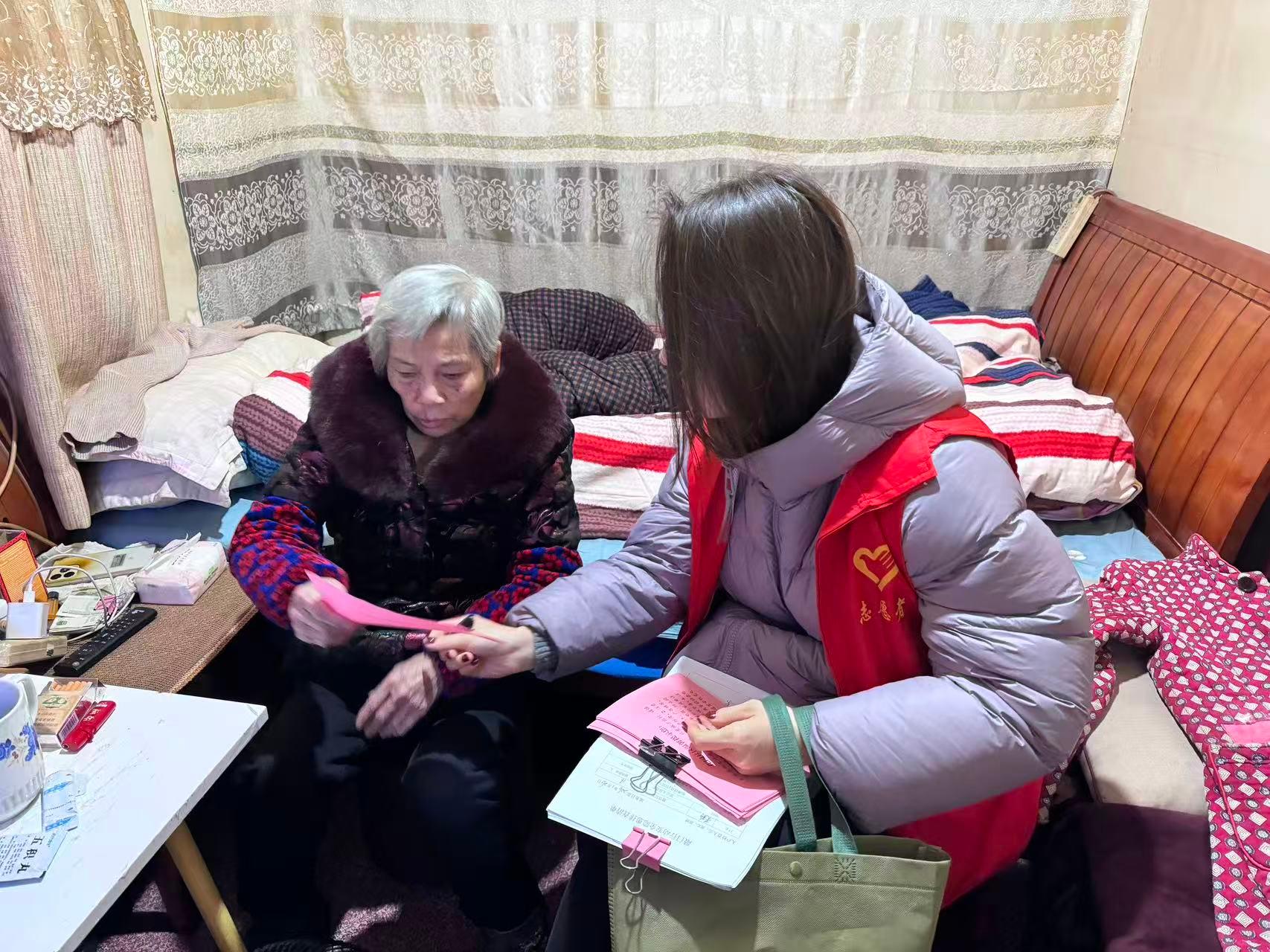 花园社区：“敲门行动” 织密特殊群体安全防护网