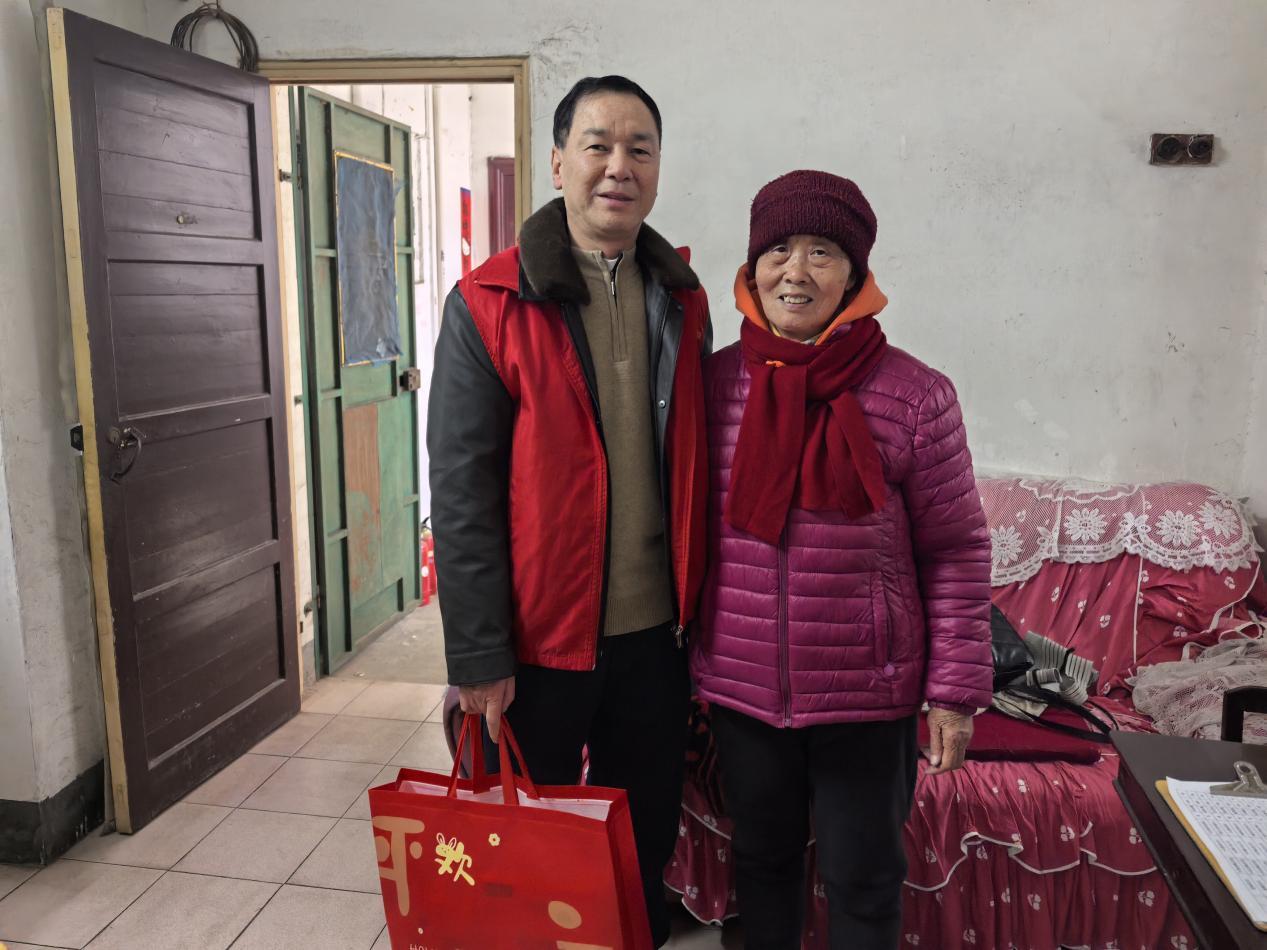 岁末寒冬送温情 新春慰问暖人心——湘大社区开展新春走访慰问活动