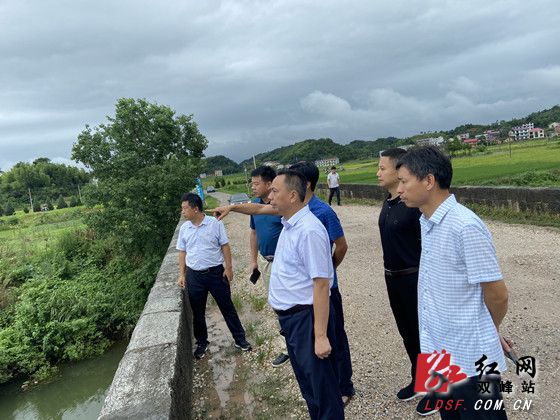 彭石清到印塘鄉督查防汛工作并巡河