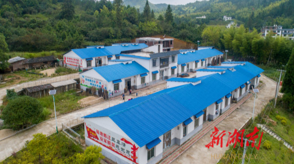【脱贫攻坚群英谱——脱贫攻坚干部考察调研】铁汉有“铁腕” 石山变“金山”——记常宁市西岭镇石山村党支部书记、村委会主任李