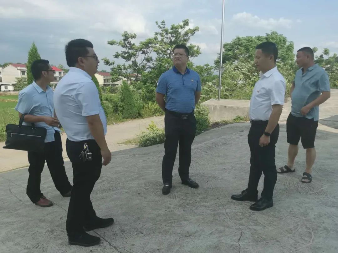李峰到印塘调研指导软弱涣散村整顿工作
