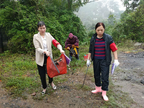 永丰街道：清扫烈士陵园 缅怀革命先烈