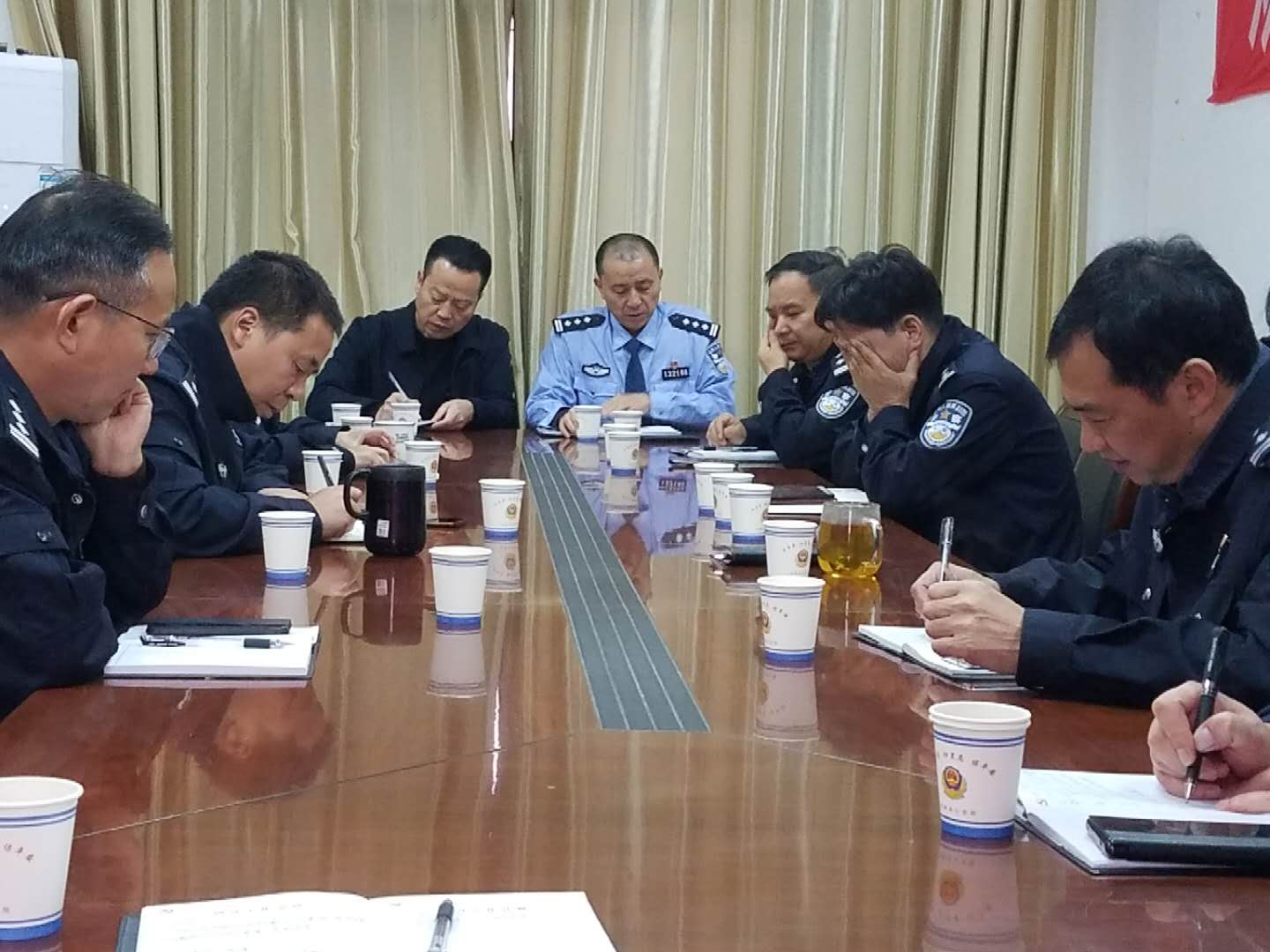 返程高峰来临，双峰公安交警守护安全不松懈