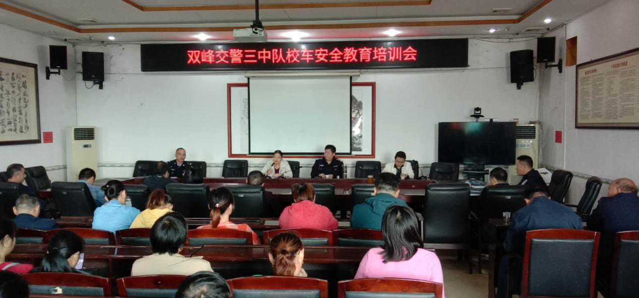 拧紧“安全弦”   护航上学路