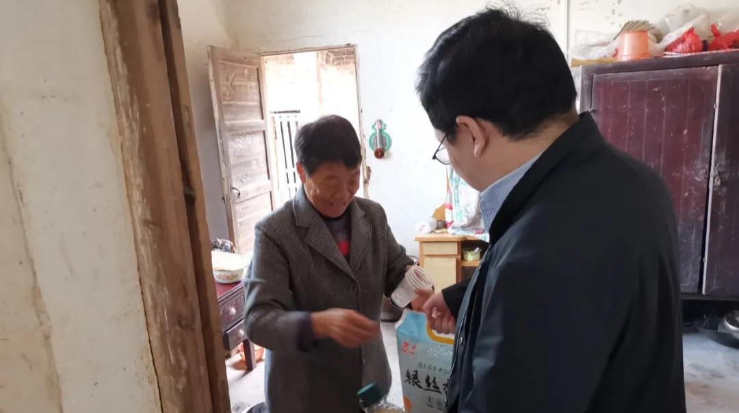 团县委下乡走访慰问送温暖