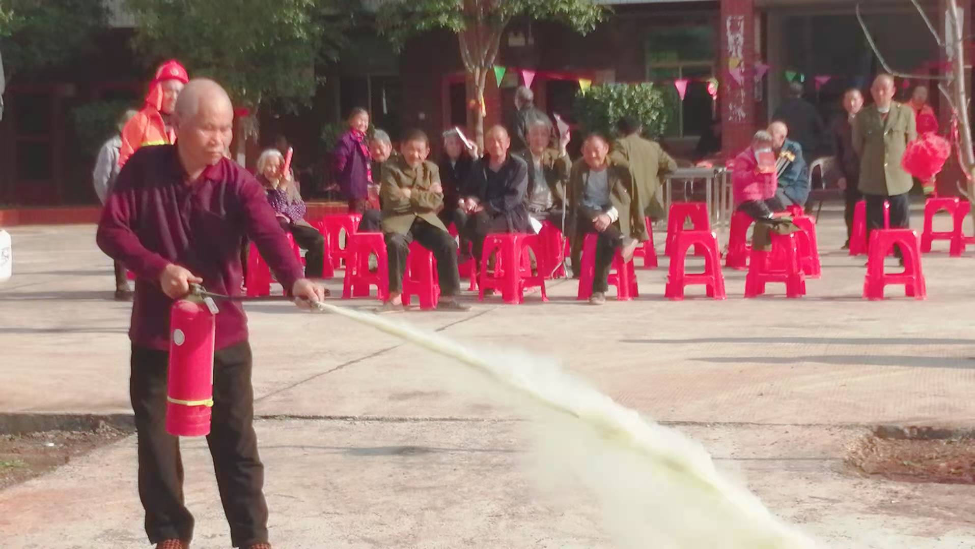洪山殿镇敬老院组织开展消防演练