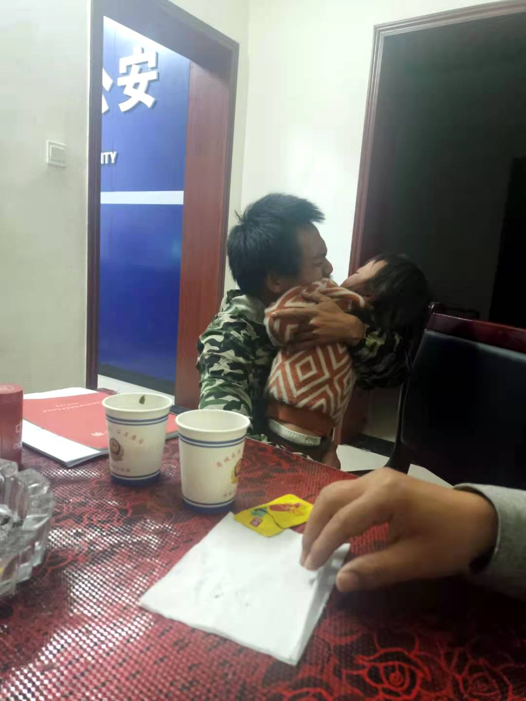 沙塘乡：线上线下联动 半小时帮小女孩找到回家路