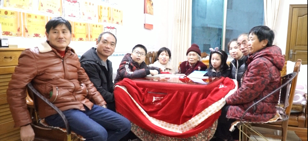 娄底双峰李旭日一家：“孝”“和”“教”传承优良好家风