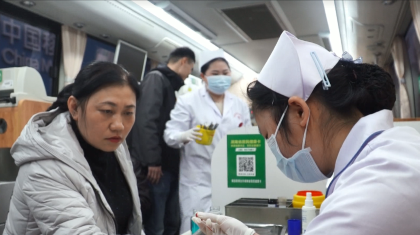 县融媒体中心开展义务献血活动