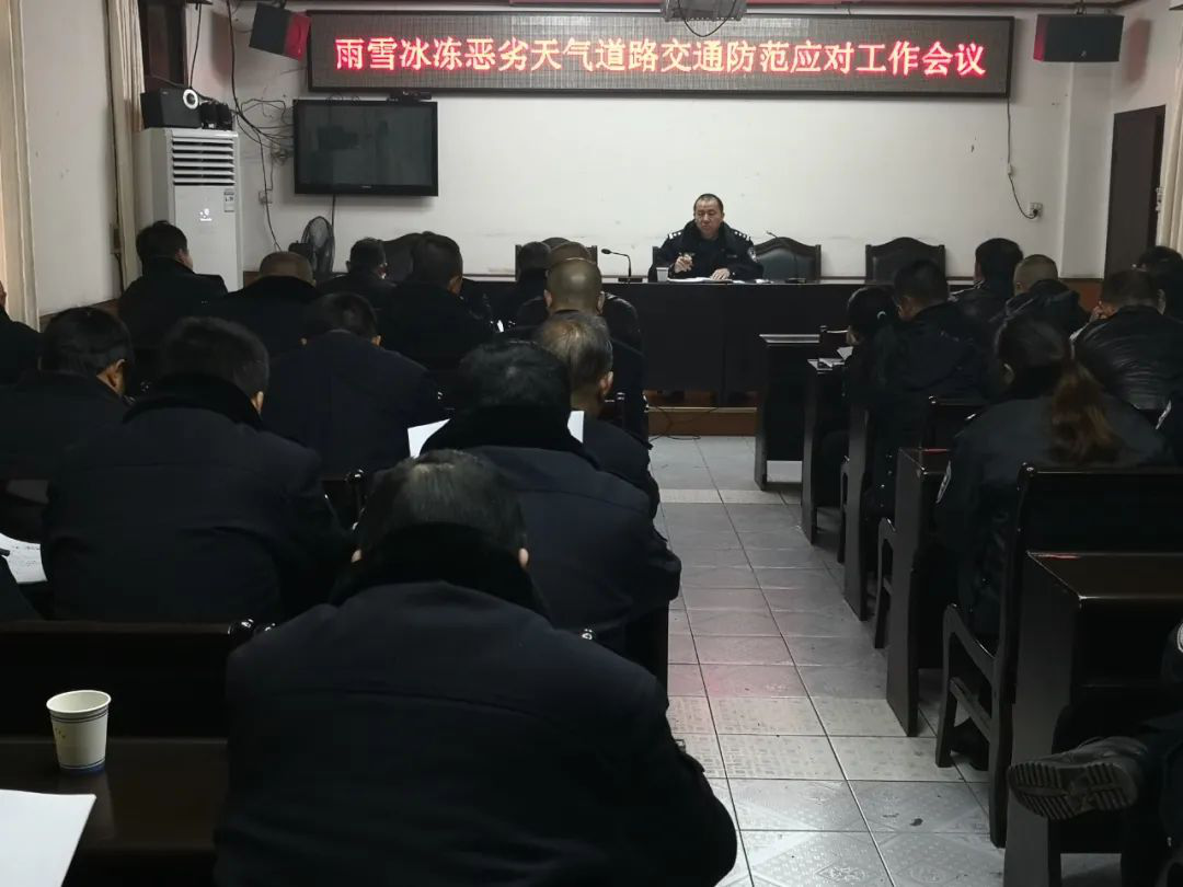 双峰公安交警确保雨雪冰冻恶劣天气道路交通安全畅通