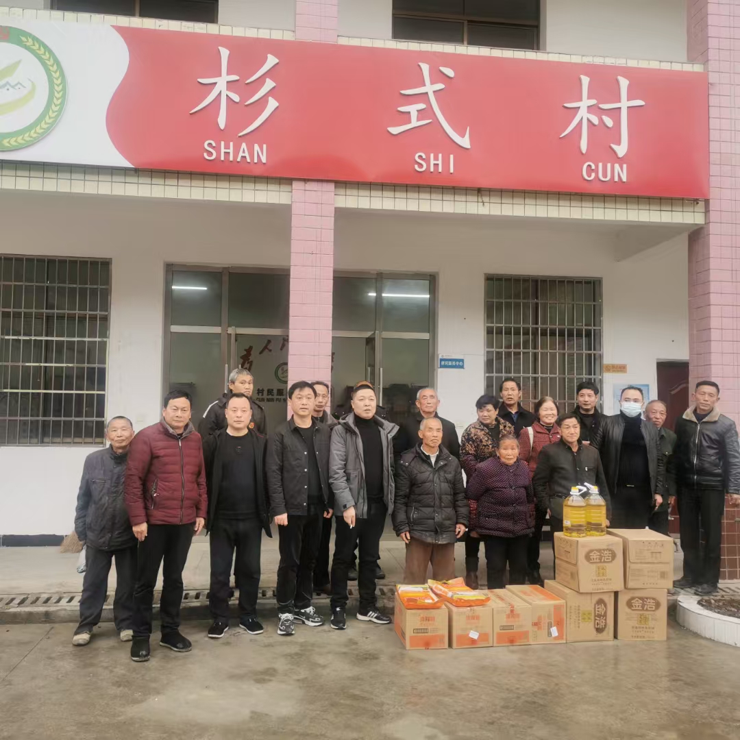 致富不忘家乡人，一腔爱心暖人心