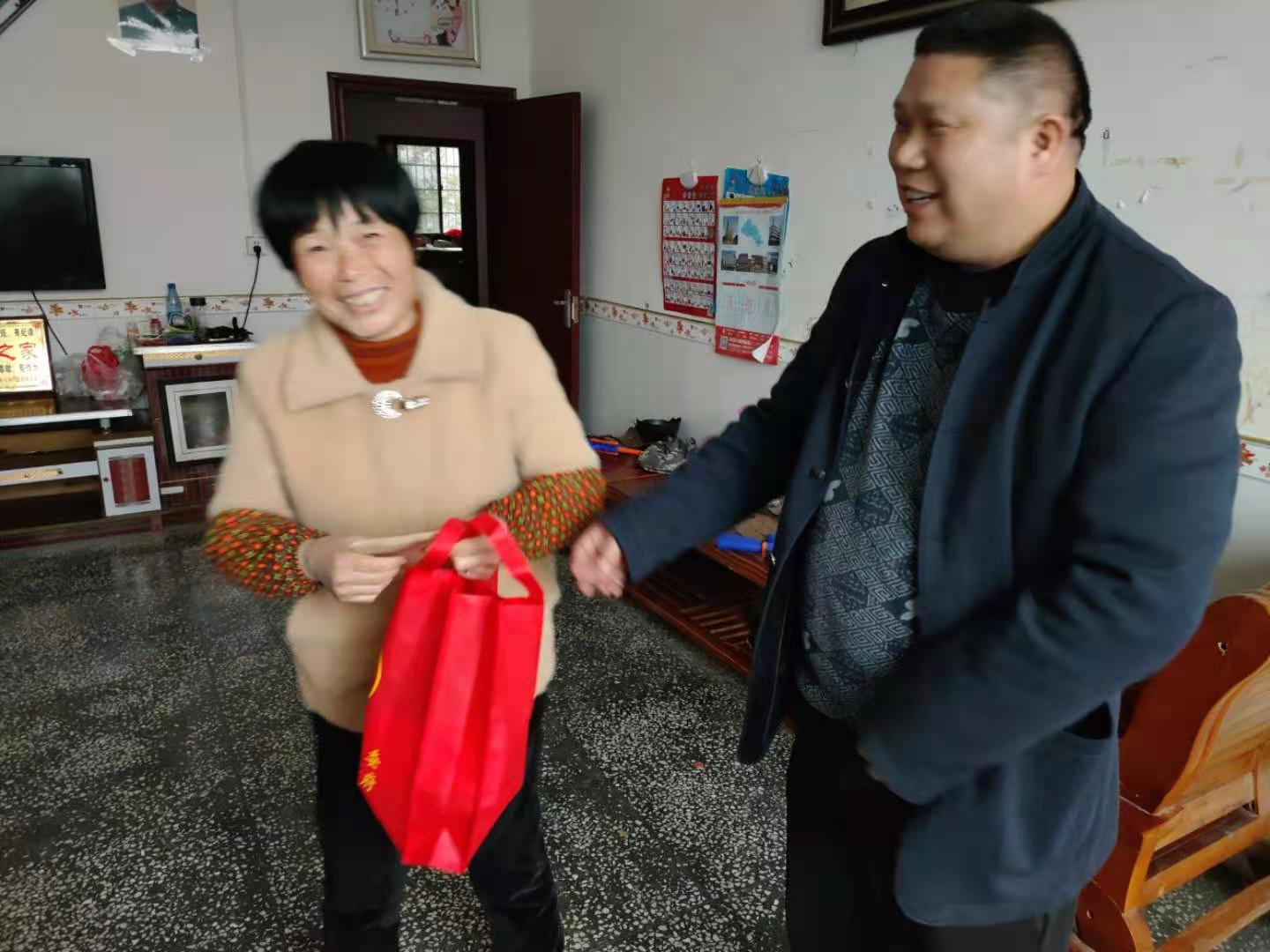 三塘铺镇走访慰问侨眷