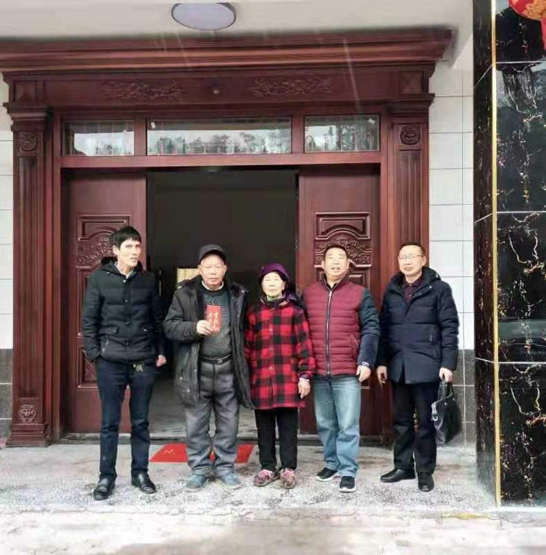 沙塘中学为离退休老同志送上满满关怀