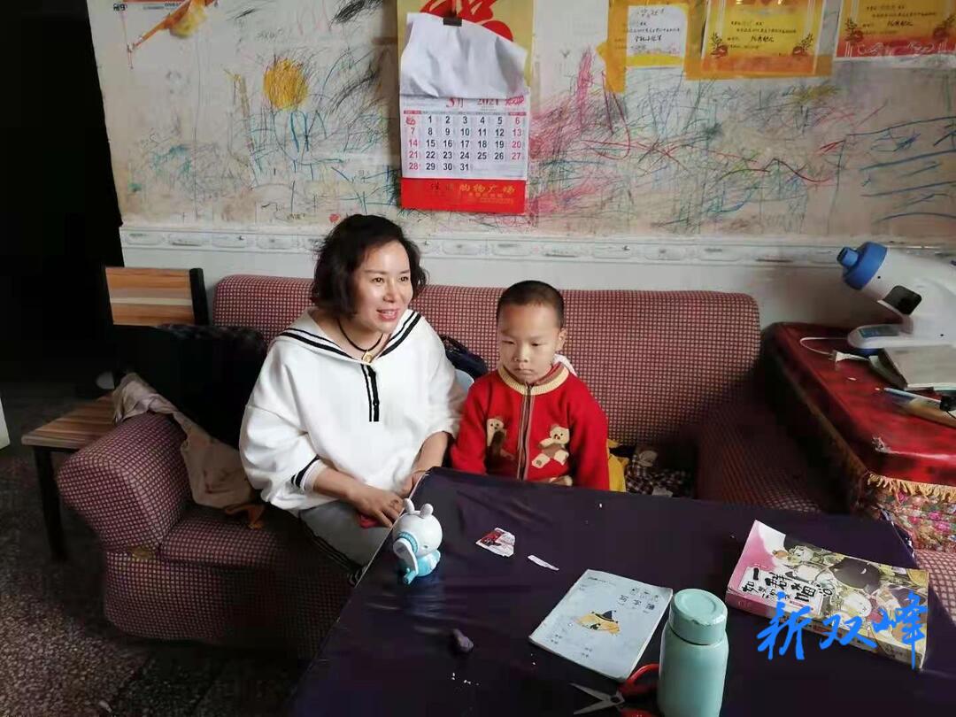 大西学校教师：架起家校交流桥梁