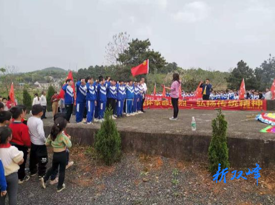 花门镇举行祭扫革命烈士墓活动