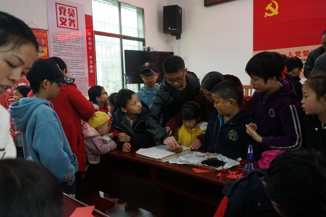 非遗剪纸传播党史知识