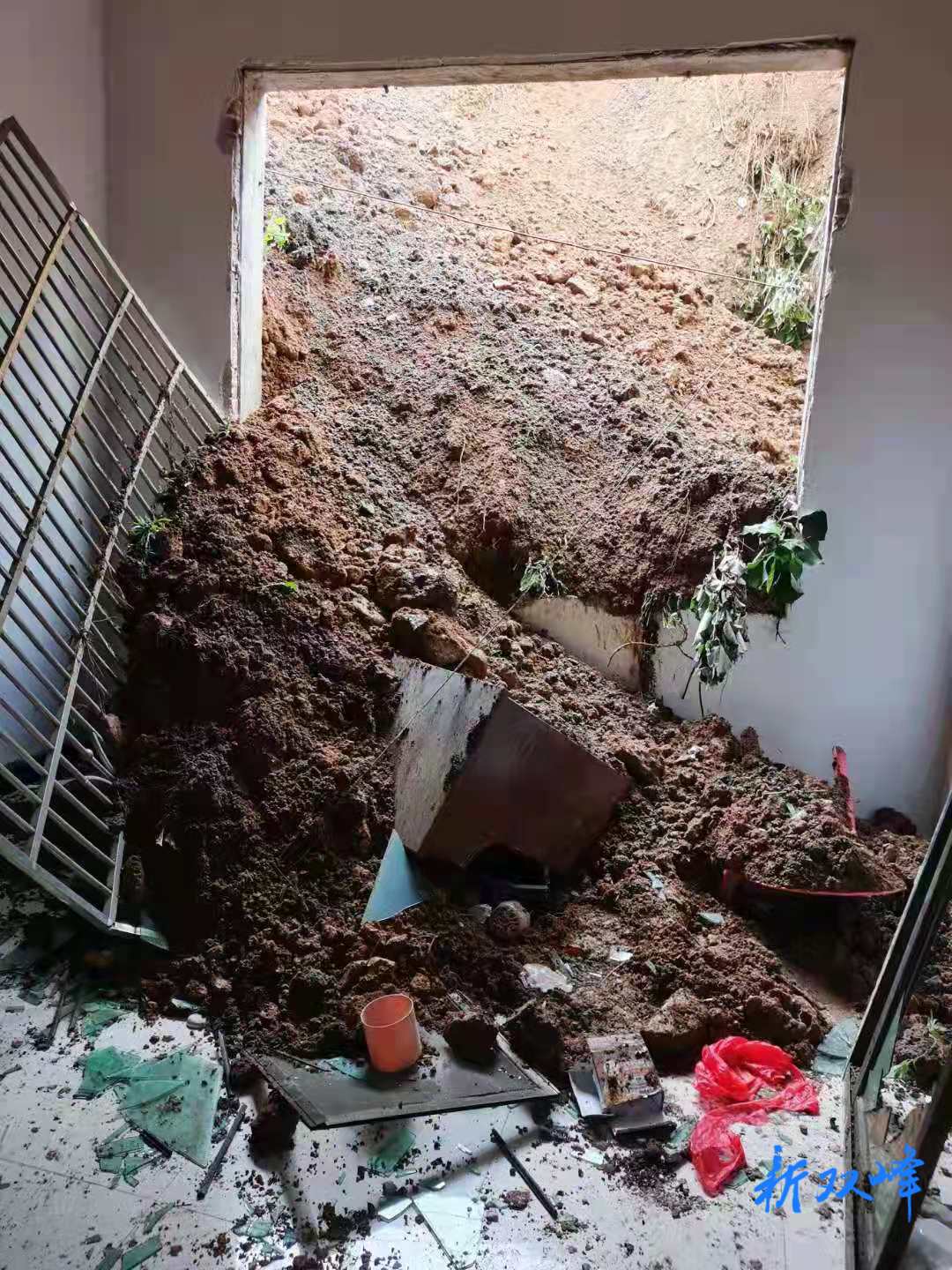 沙塘乡成功避险一起山体滑坡