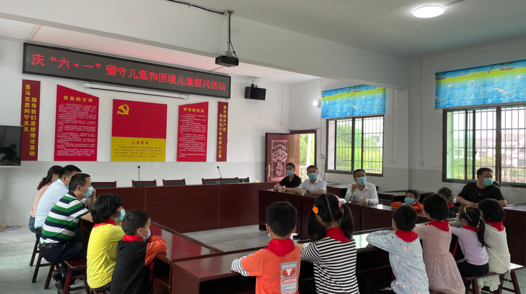 彭石清到印塘乡走访慰问少年儿童