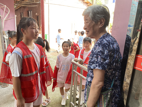 鲁班殿社区：党建引领 情暖敬老院