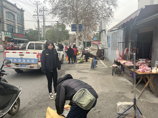 東坪街道持續(xù)開展占道經(jīng)營專項整治行動