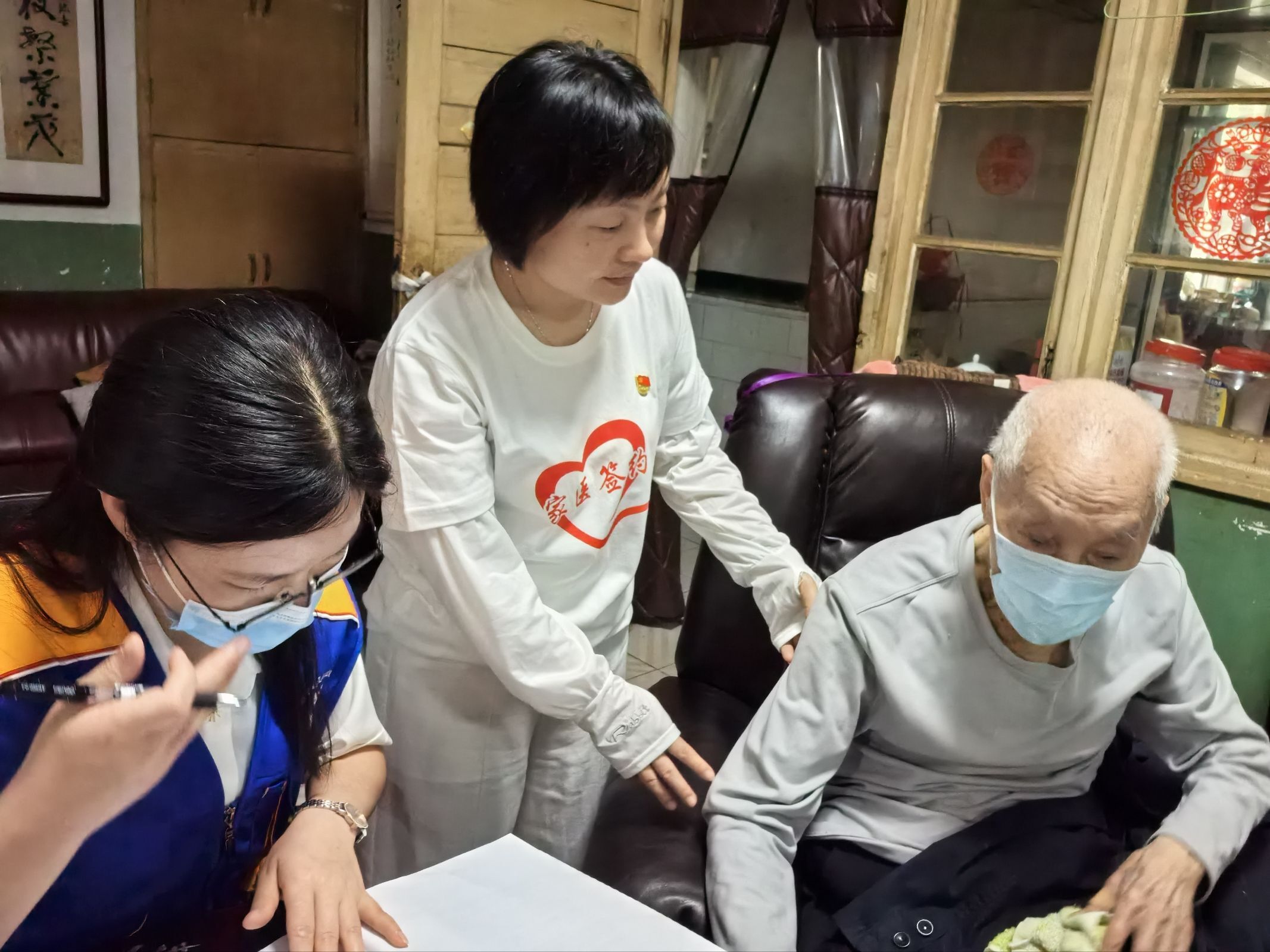 雨湖路街道社区卫生服务中心：党建引领家庭医生履约 关爱侨眷及老干部健康在行动