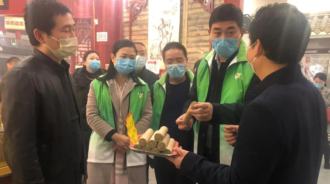 朱振湘进社区开展疫情防控志愿服务
