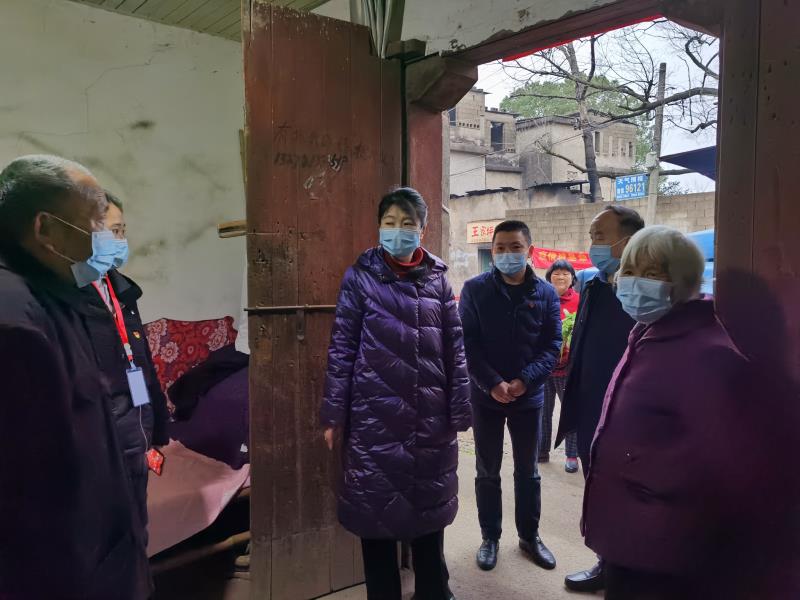 关爱"一老一小" ，筑起安全港湾  ——我区为900名困难儿童和老人送去防疫、生活物资