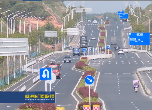 路面惊现“百吨王”大车，查！