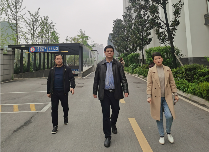 维护国家安全 创建平安校园 ——天元区教育局党委书记、局长带队进行校园安全工作检查