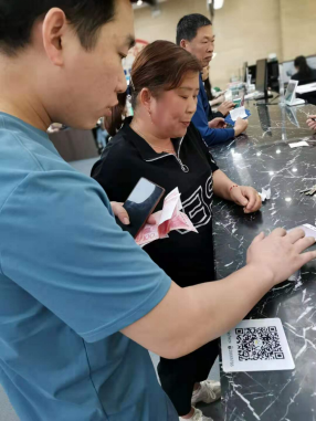 【我为群众办实事】区医保局为群众代缴医保费