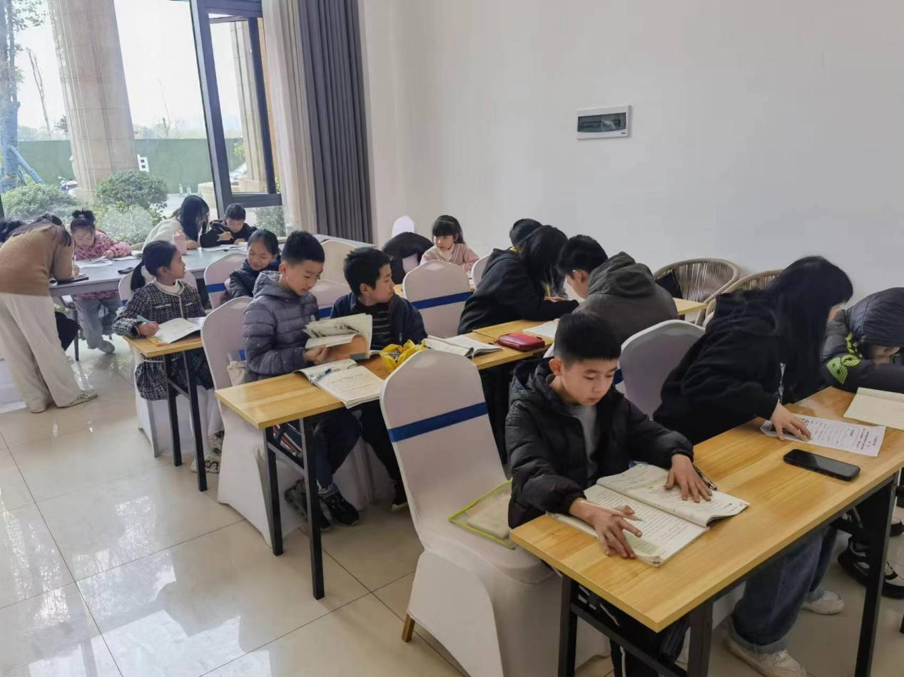 雨湖区：“社工+志工”打造社区“周末课堂”