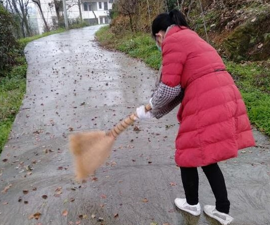 新滩镇街道：展巾帼风采 庆妇女节日