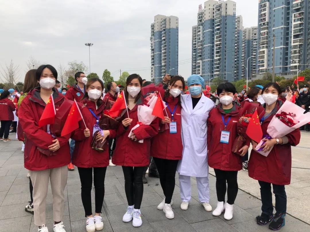 【抗疫夫妻】在开满鲜花的路口迎来团圆 ——我区“最美抗疫夫妻档”的故事