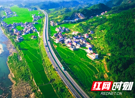 以一条高速路“带货”，邵阳舞动百里黄金带