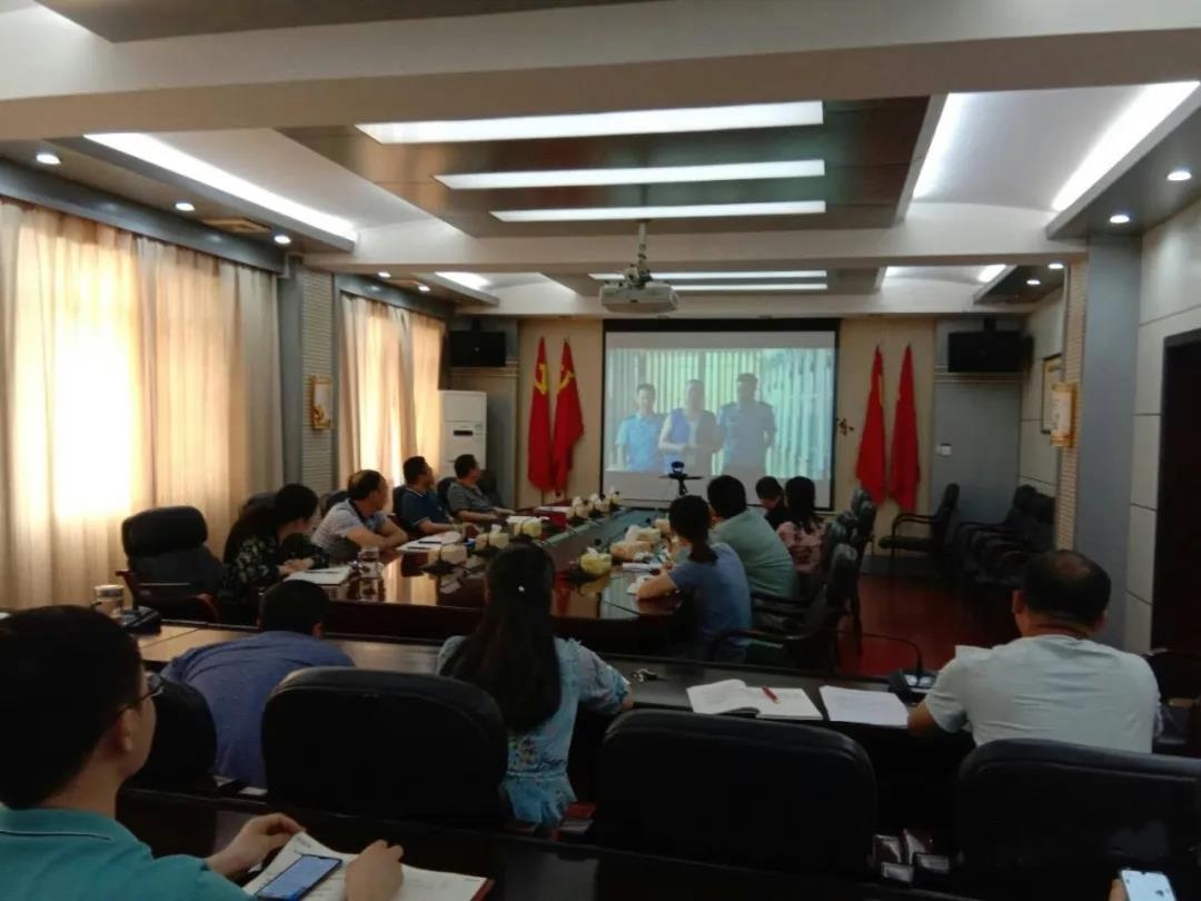 区委办召开全体党员干部警示教育大会