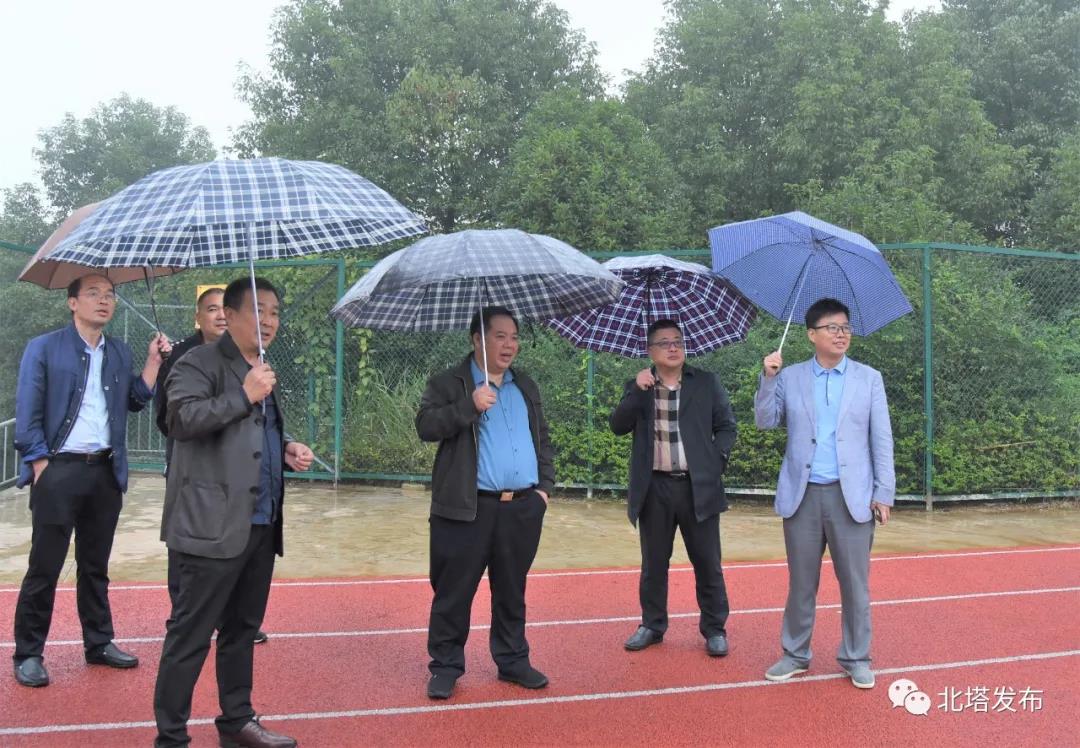 切实解决教育难题 加快教育强区建设