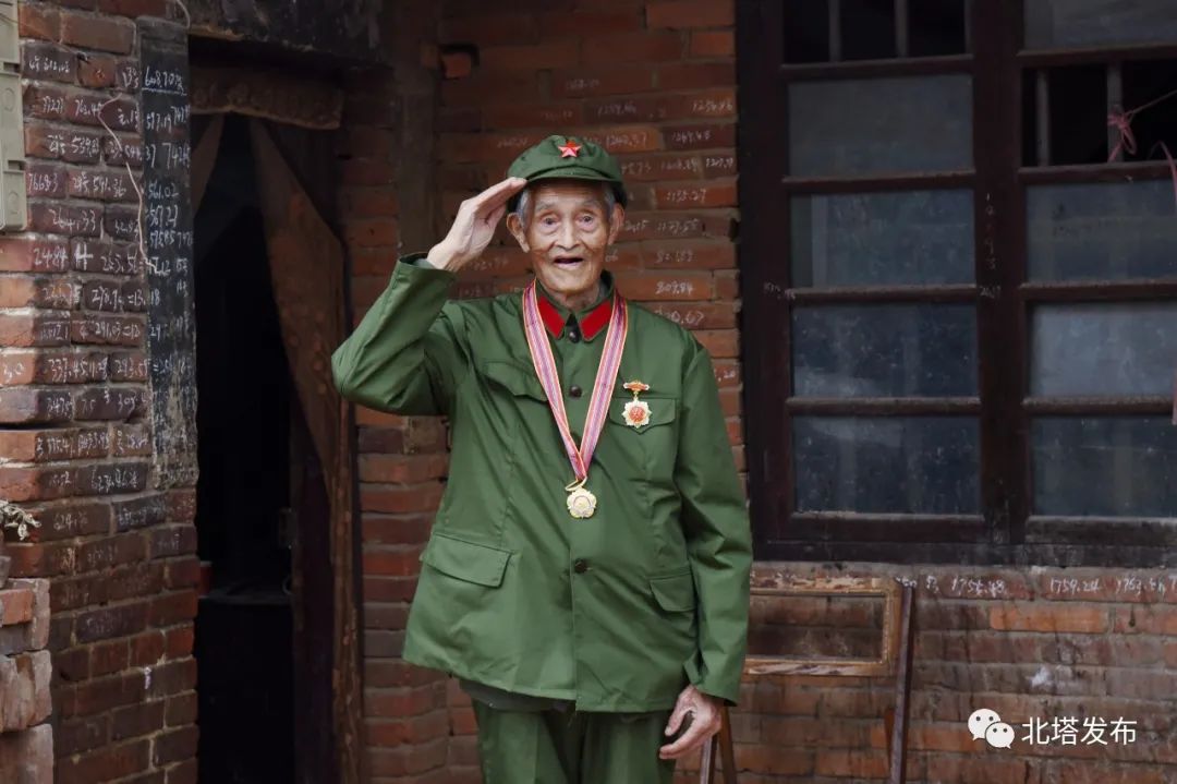 纪念章献给最可爱的人