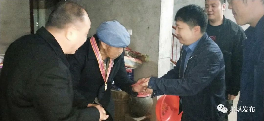 慰问抗美援朝老兵 真情传递温暖人心